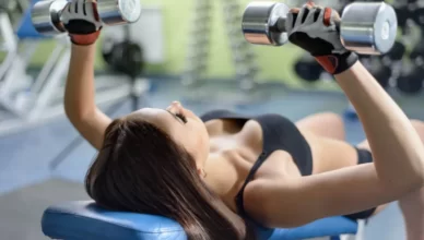 esercizi con manubri